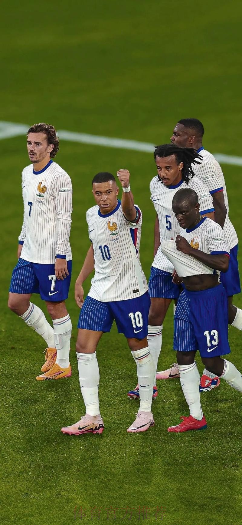 姆巴佩本轮西甲扭伤脚踝 但仍坚持去法国队报到